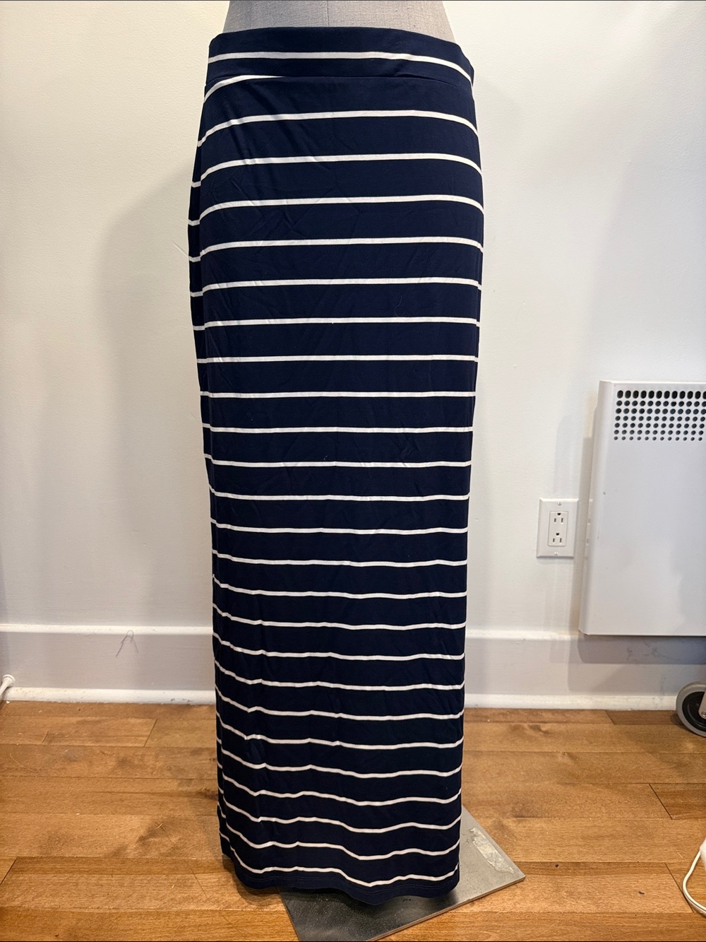 Reitmans Navy & White Striped Jersey Maxi Skirt Medium Like New